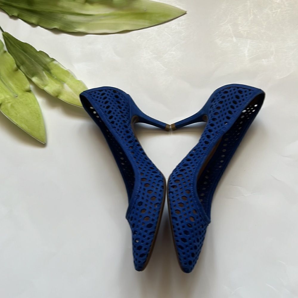 ⭐️SCHUTZ Laser Cut Suede Pumps⭐️ - Picture 2 of 7
